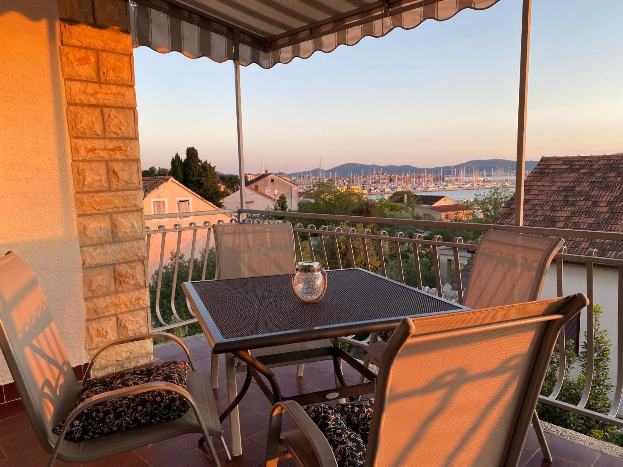 Apartments Maria Biograd Na Moru Bagian luar foto