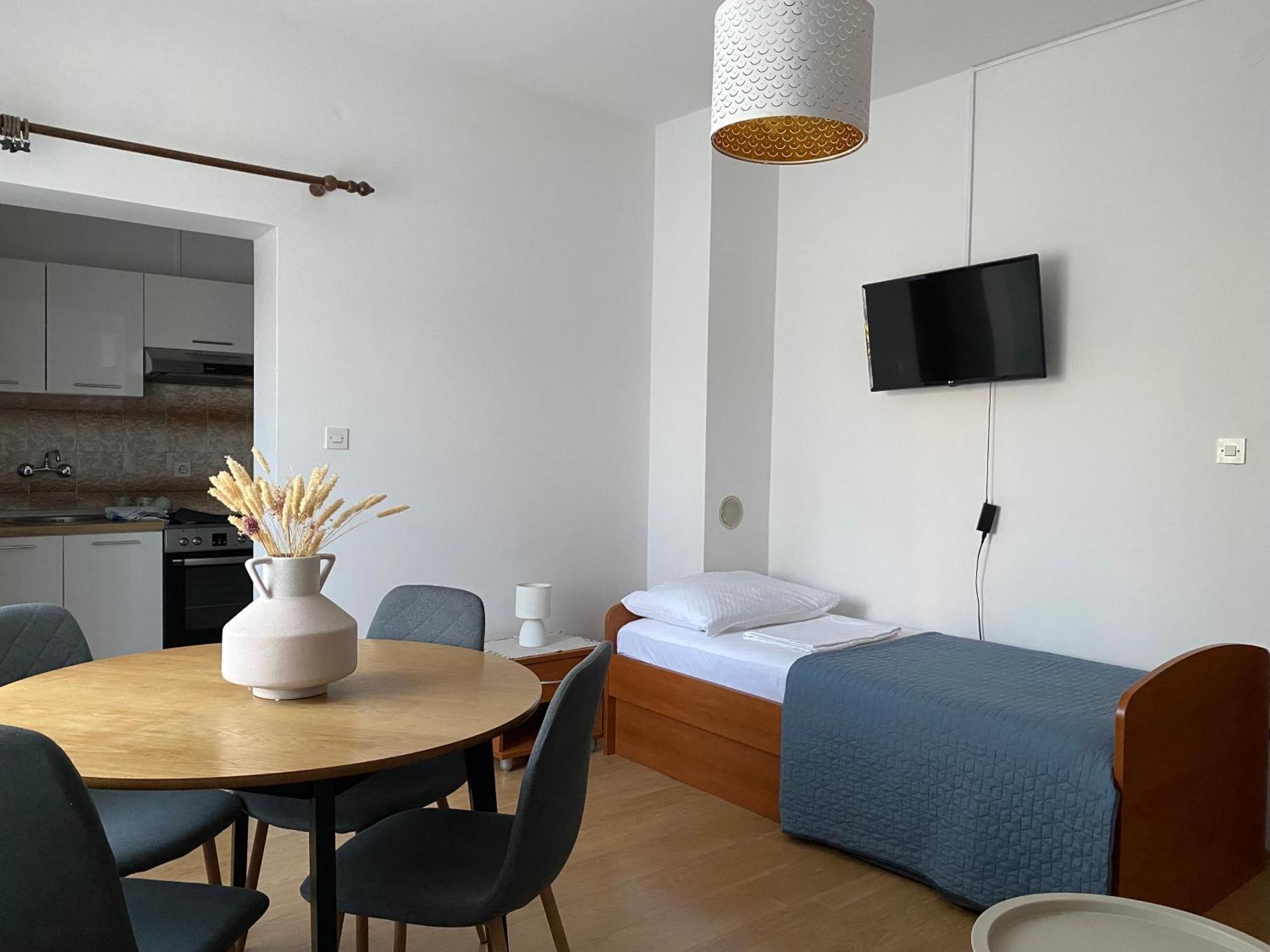 Apartments Maria Biograd Na Moru Bagian luar foto